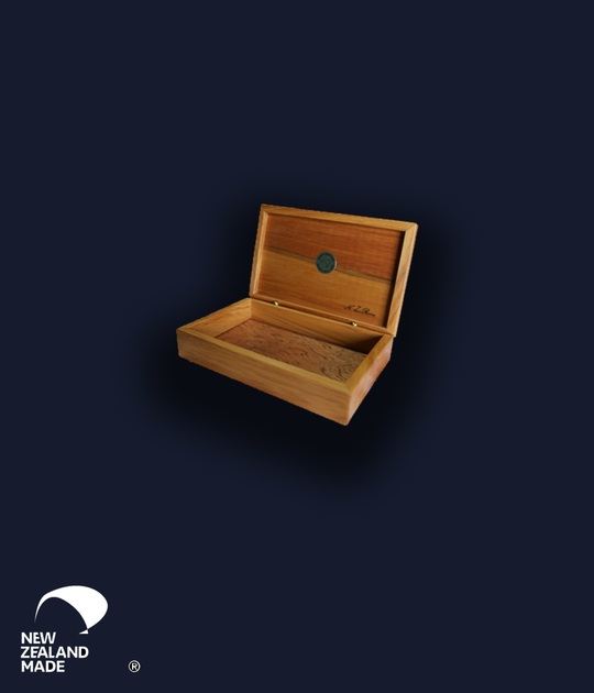 Hinged Rimu Box Small – Rimu Box Art